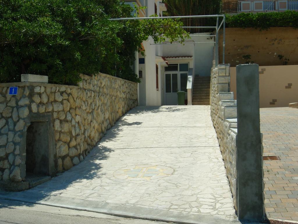 Apartments Ariana Pag Town Exterior photo